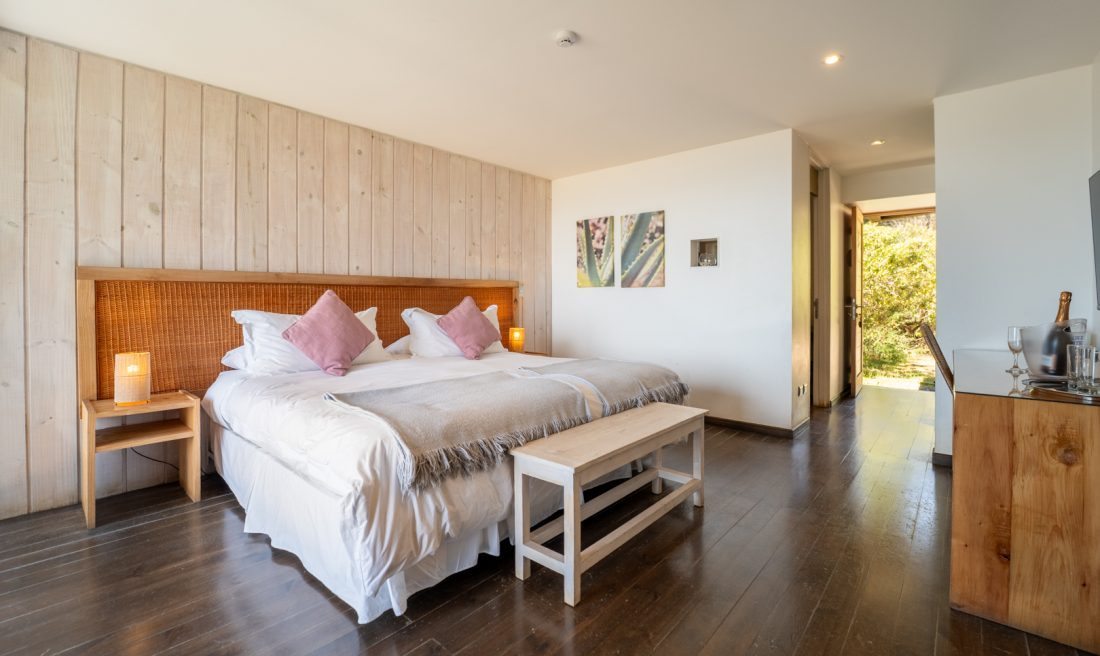Habitación de hotel con vista al mar