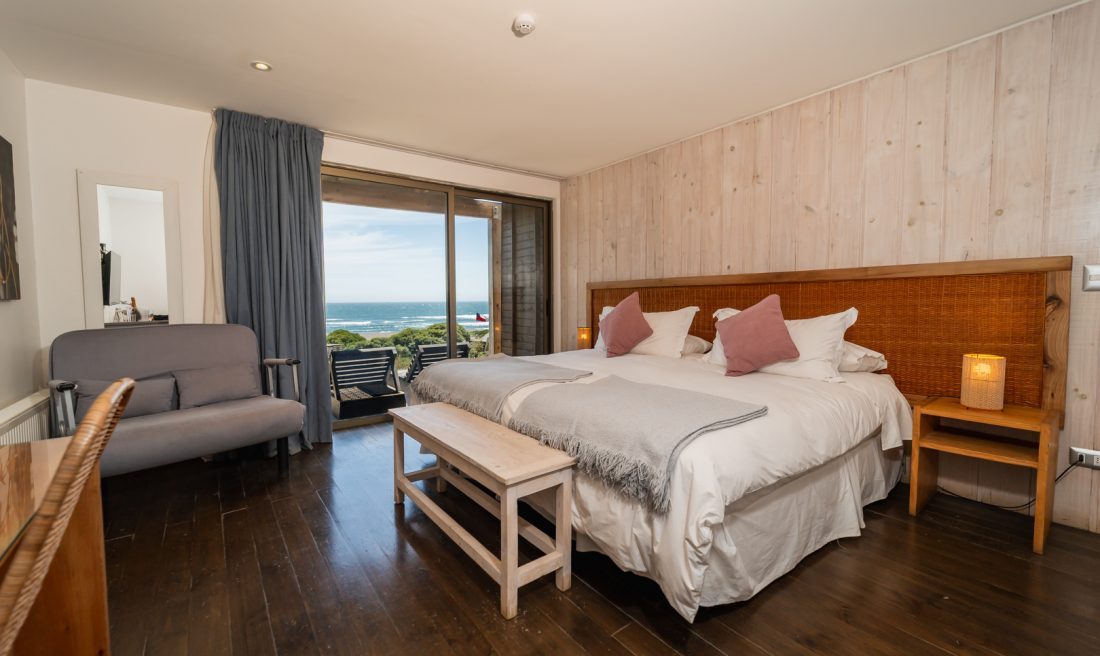 Habitación del hotel con vista al mar