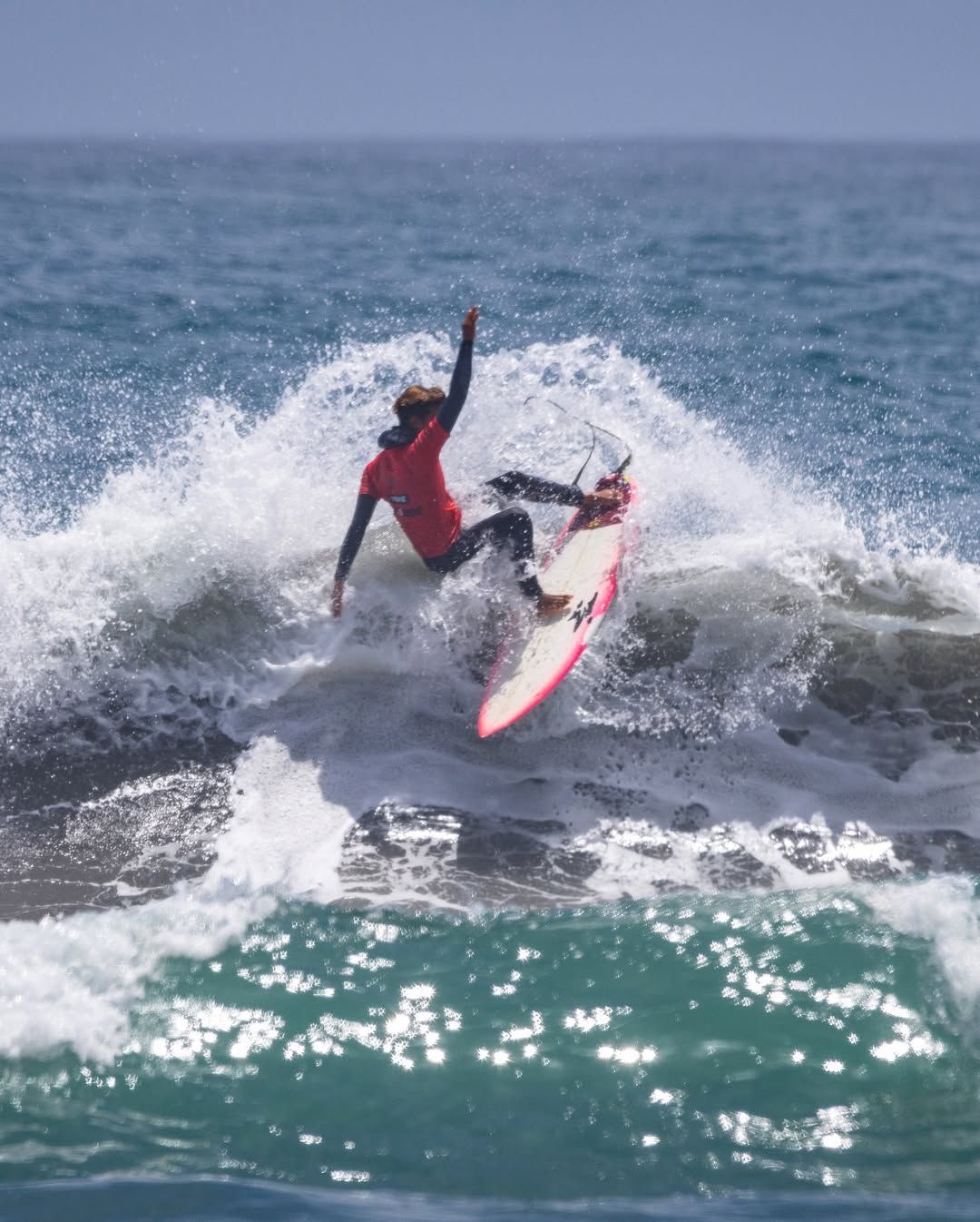Surfista en una ola en Matanzas